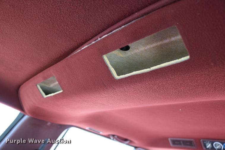 image for item DD0034 1999 Chevrolet Suburban 1500 SUV