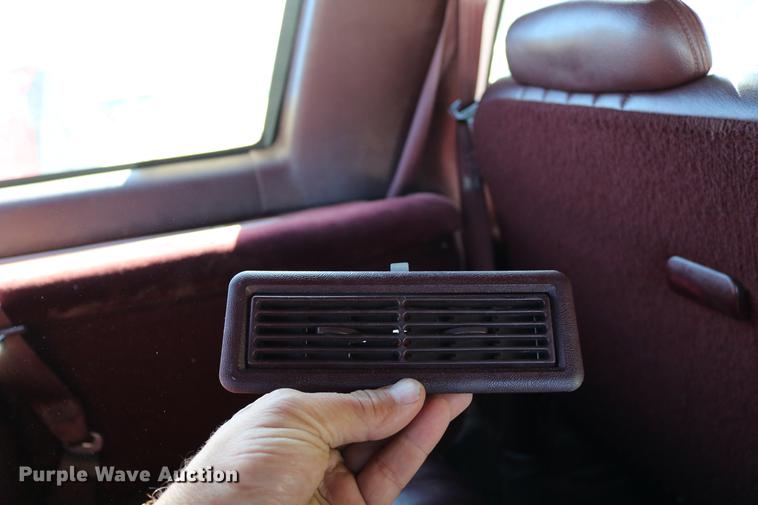 image for item DD0034 1999 Chevrolet Suburban 1500 SUV