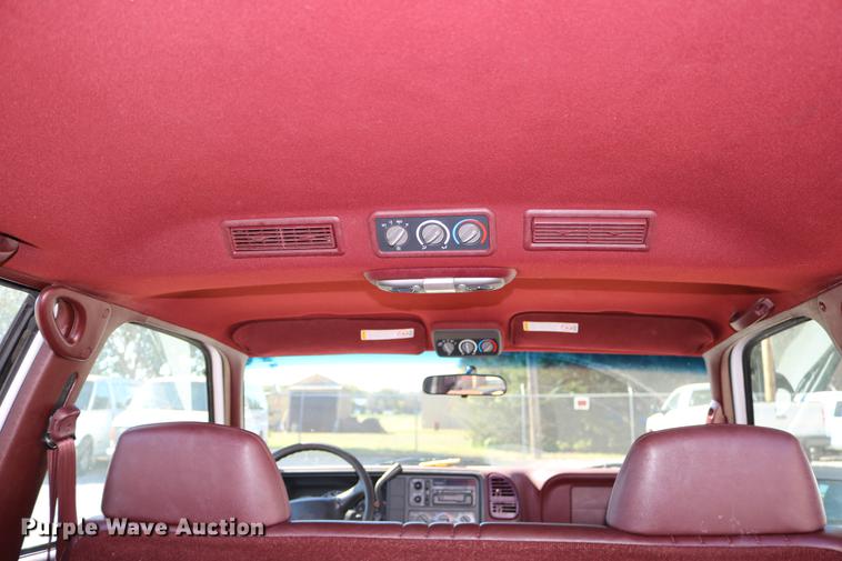image for item DD0034 1999 Chevrolet Suburban 1500 SUV