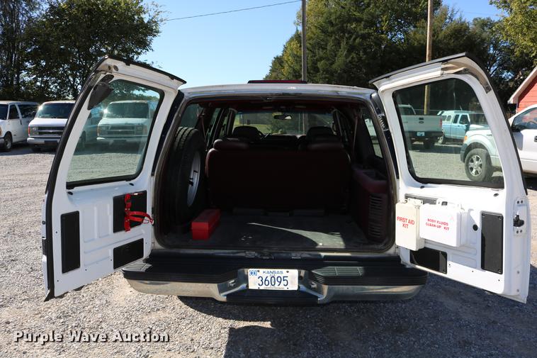 image for item DD0034 1999 Chevrolet Suburban 1500 SUV