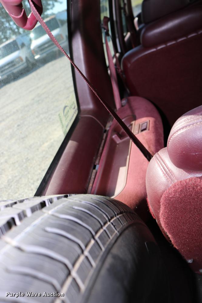 image for item DD0034 1999 Chevrolet Suburban 1500 SUV