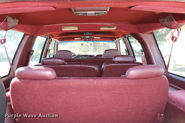 image for item DD0034 1999 Chevrolet Suburban 1500 SUV