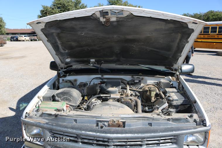 image for item DD0034 1999 Chevrolet Suburban 1500 SUV