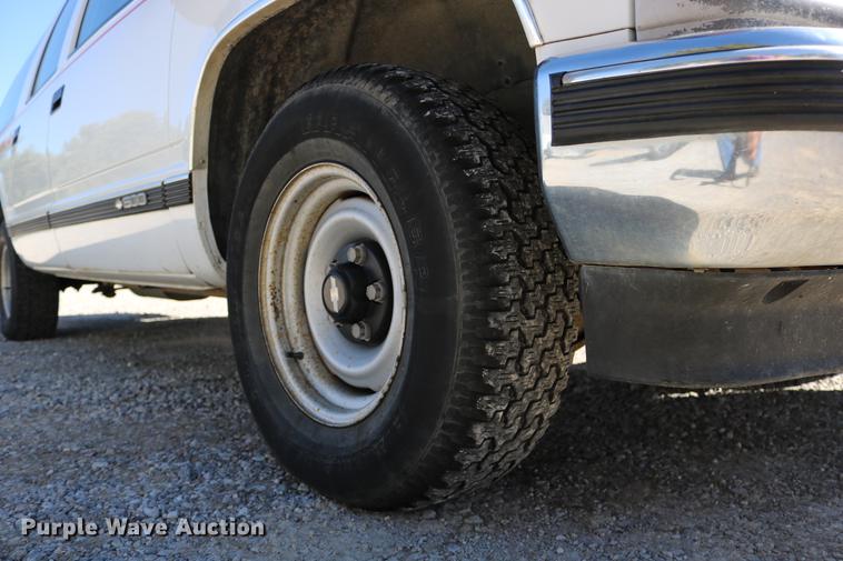 image for item DD0034 1999 Chevrolet Suburban 1500 SUV