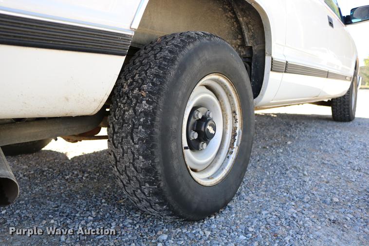 image for item DD0034 1999 Chevrolet Suburban 1500 SUV