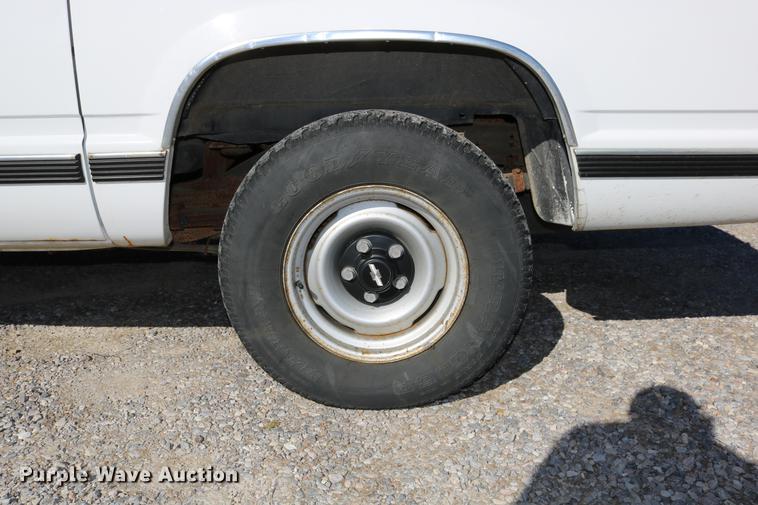 image for item DD0034 1999 Chevrolet Suburban 1500 SUV