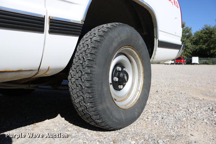 image for item DD0034 1999 Chevrolet Suburban 1500 SUV