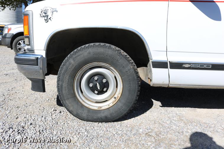 image for item DD0034 1999 Chevrolet Suburban 1500 SUV