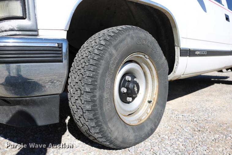 image for item DD0034 1999 Chevrolet Suburban 1500 SUV