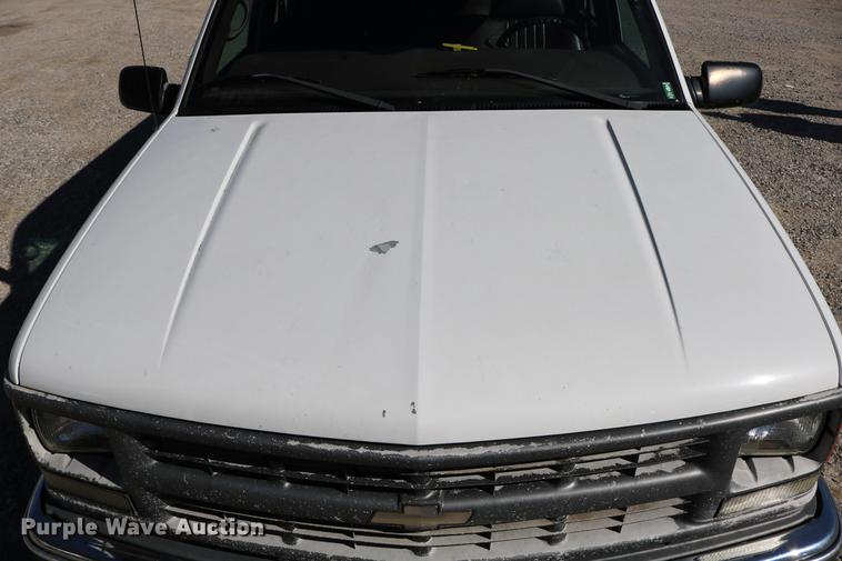 image for item DD0034 1999 Chevrolet Suburban 1500 SUV