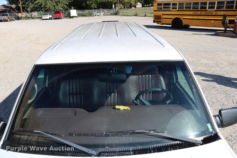 image for item DD0034 1999 Chevrolet Suburban 1500 SUV