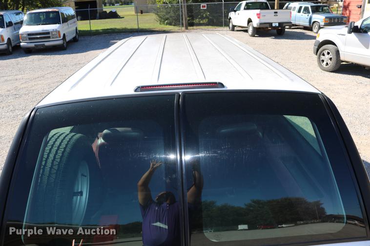 image for item DD0034 1999 Chevrolet Suburban 1500 SUV