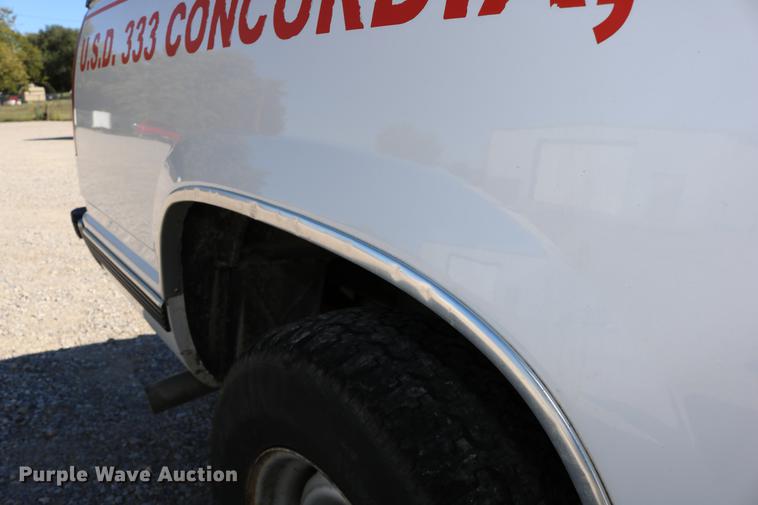 image for item DD0034 1999 Chevrolet Suburban 1500 SUV