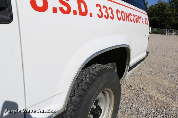 image for item DD0034 1999 Chevrolet Suburban 1500 SUV