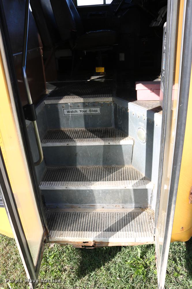 image for item DD0035 1998 Ford B800 bus