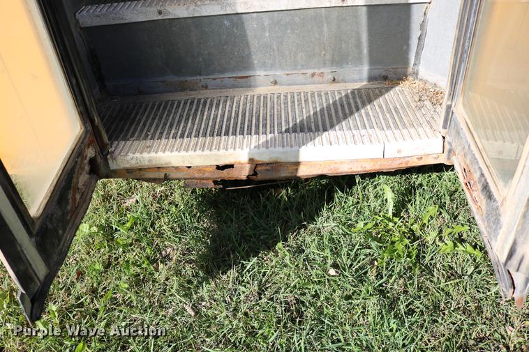 image for item DD0035 1998 Ford B800 bus