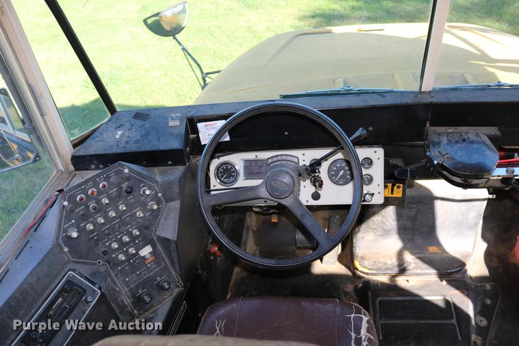 image for item DD0035 1998 Ford B800 bus