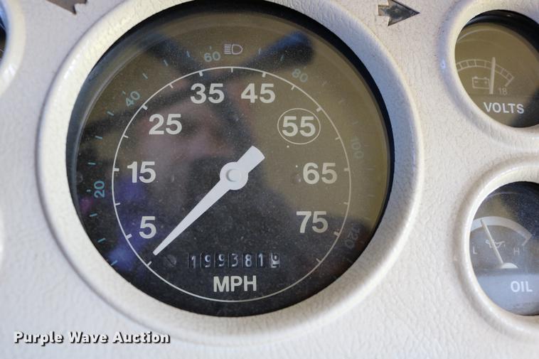 image for item DD0035 1998 Ford B800 bus