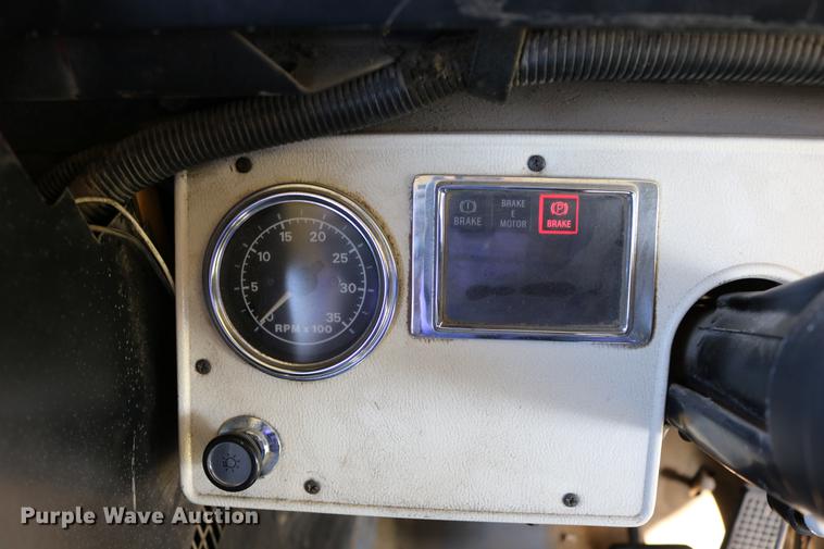 image for item DD0035 1998 Ford B800 bus