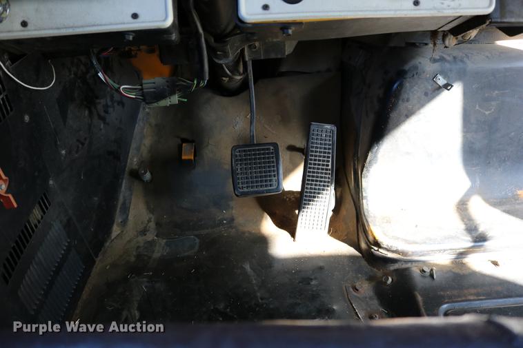 image for item DD0035 1998 Ford B800 bus