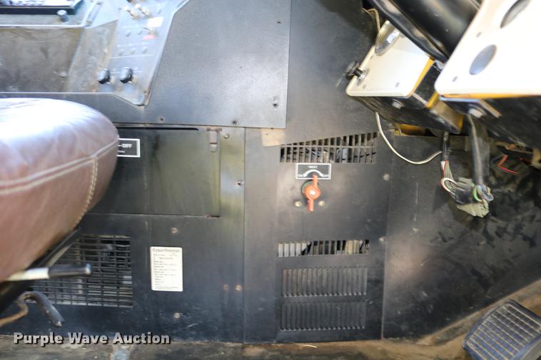 image for item DD0035 1998 Ford B800 bus