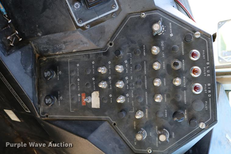 image for item DD0035 1998 Ford B800 bus