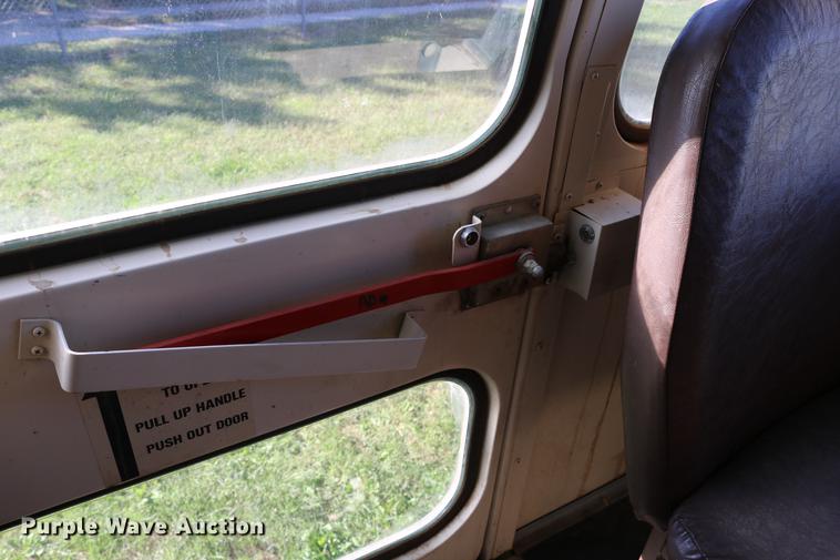 image for item DD0035 1998 Ford B800 bus