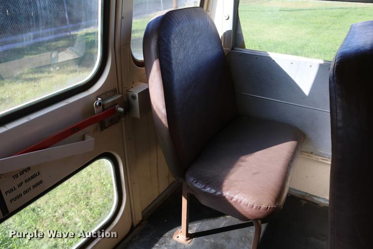 image for item DD0035 1998 Ford B800 bus