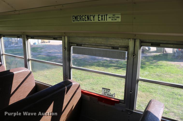 image for item DD0035 1998 Ford B800 bus