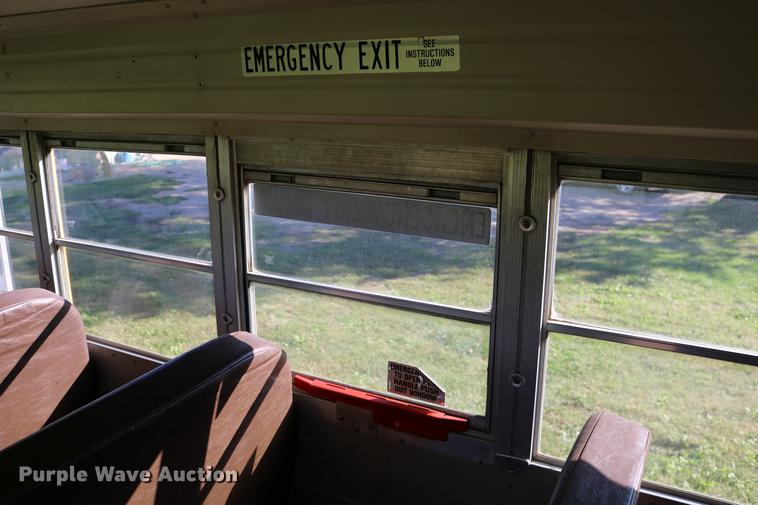 image for item DD0035 1998 Ford B800 bus