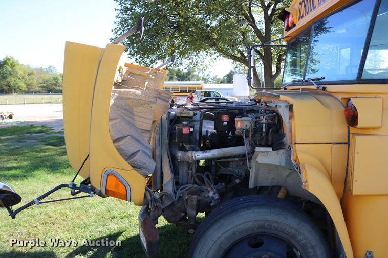 image for item DD0035 1998 Ford B800 bus