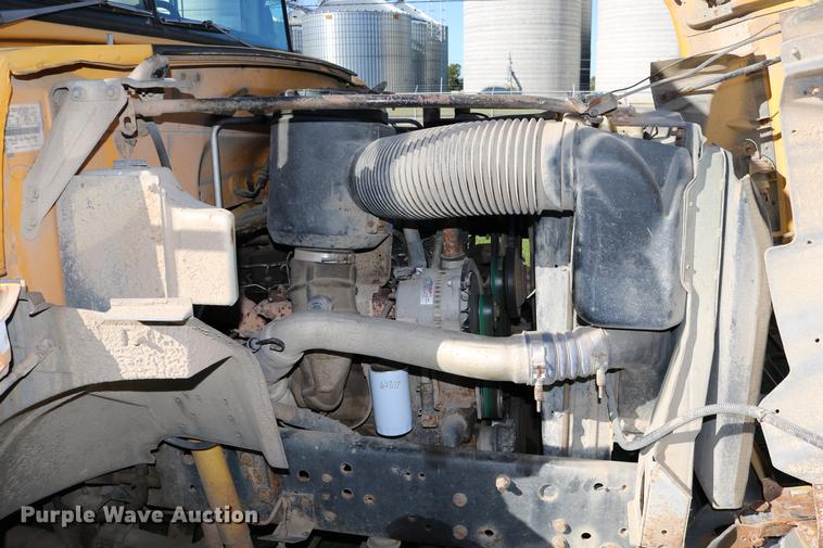 image for item DD0035 1998 Ford B800 bus