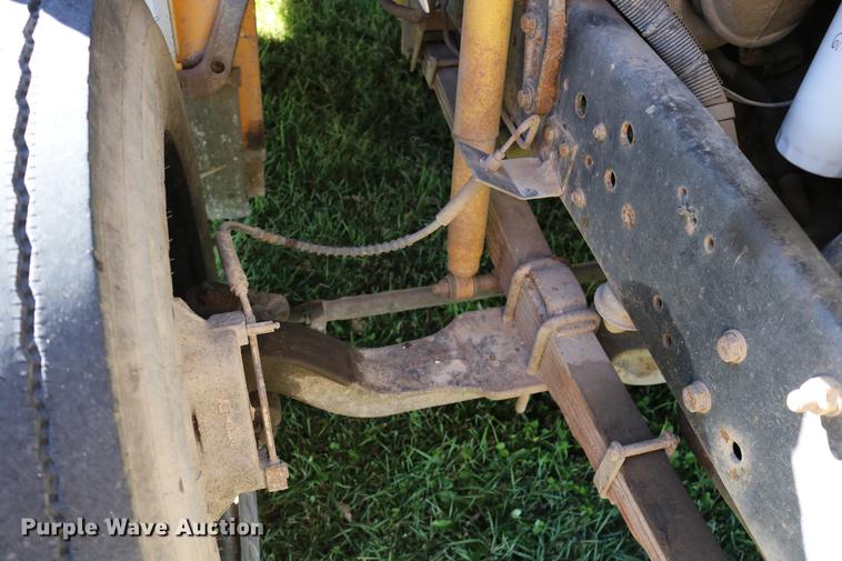 image for item DD0035 1998 Ford B800 bus