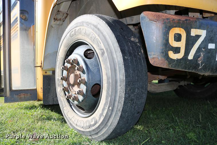 image for item DD0035 1998 Ford B800 bus