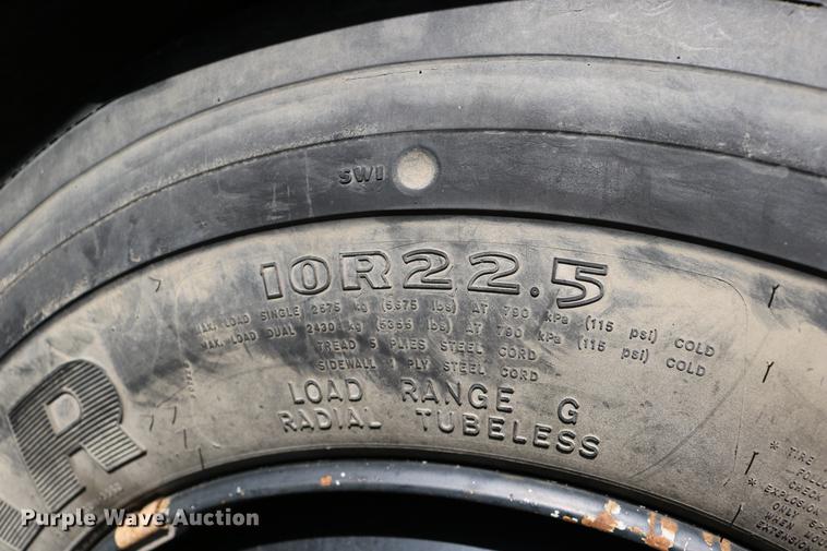 image for item DD0035 1998 Ford B800 bus