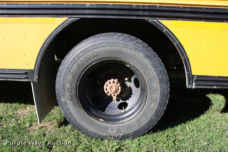 image for item DD0035 1998 Ford B800 bus