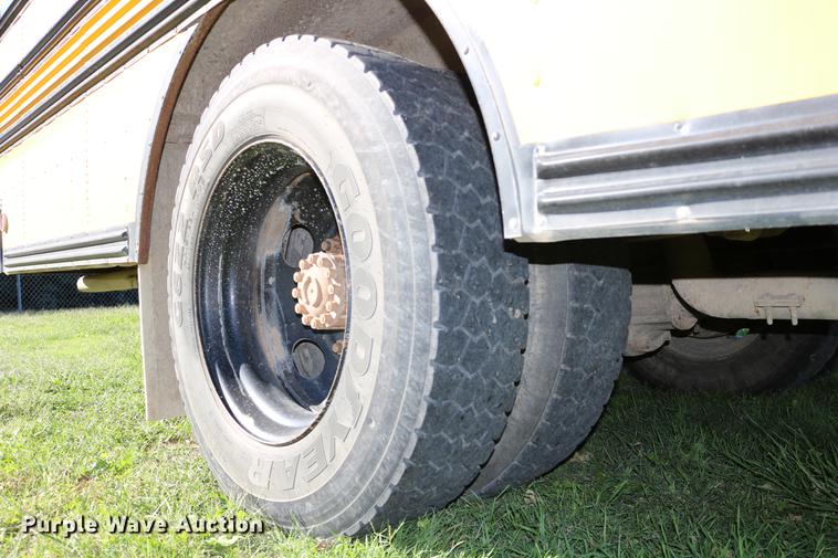 image for item DD0035 1998 Ford B800 bus