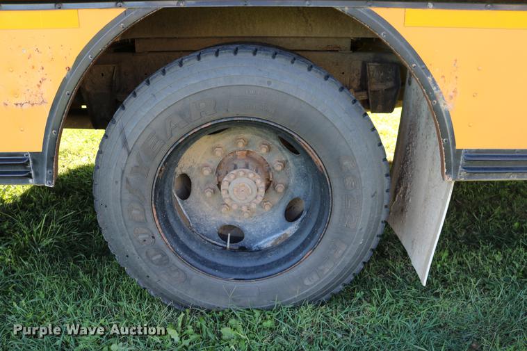 image for item DD0035 1998 Ford B800 bus