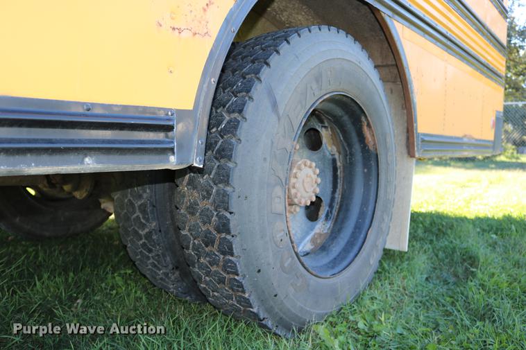 image for item DD0035 1998 Ford B800 bus