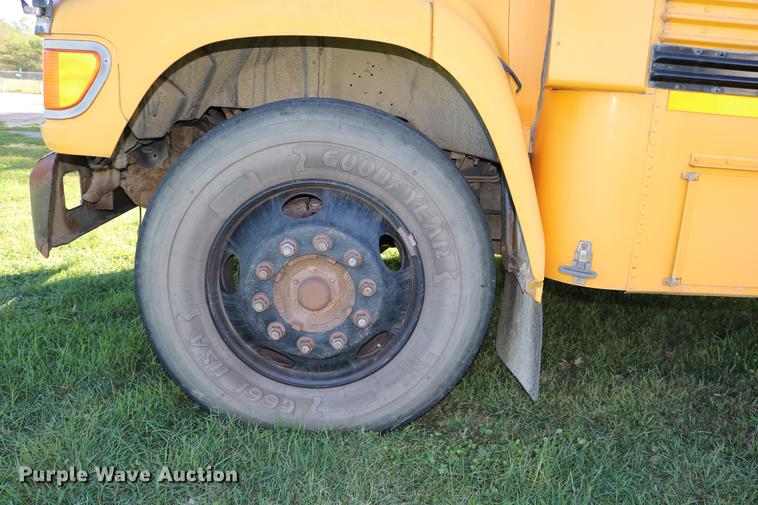 image for item DD0035 1998 Ford B800 bus