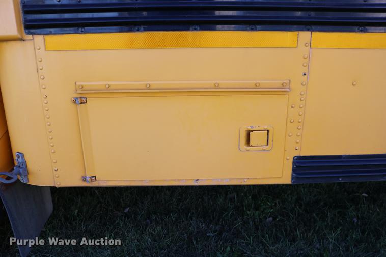 image for item DD0035 1998 Ford B800 bus