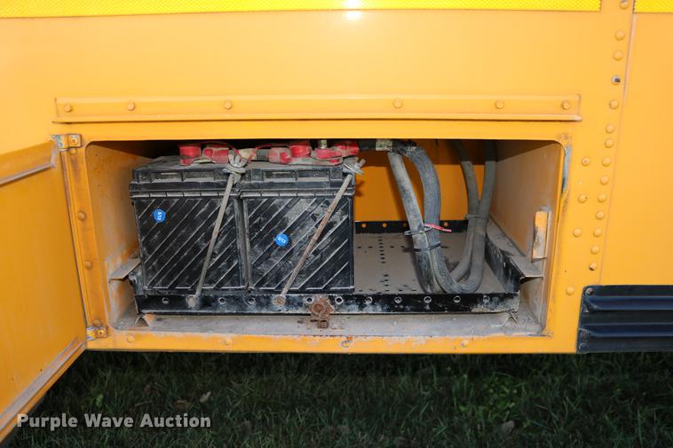 image for item DD0035 1998 Ford B800 bus