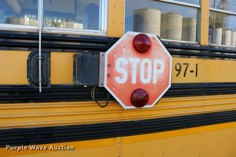 image for item DD0035 1998 Ford B800 bus