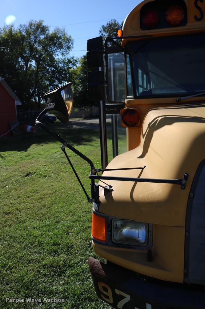 image for item DD0035 1998 Ford B800 bus