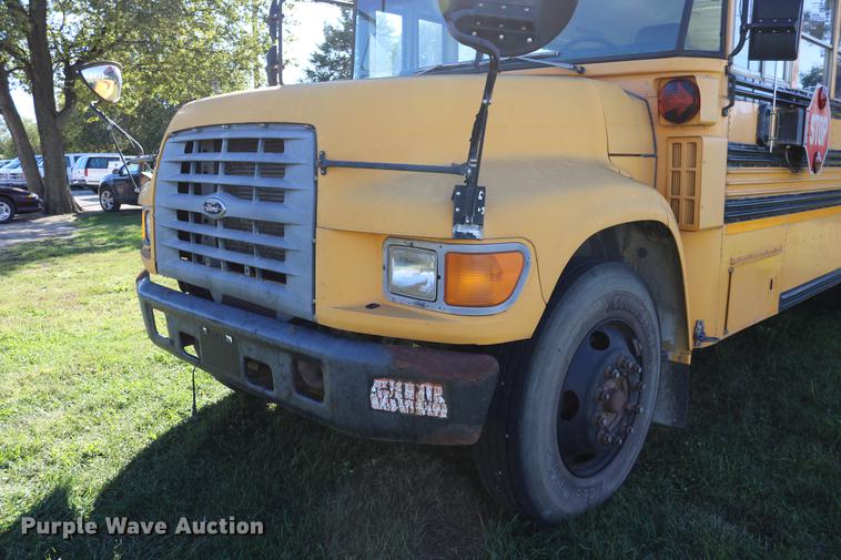 image for item DD0035 1998 Ford B800 bus