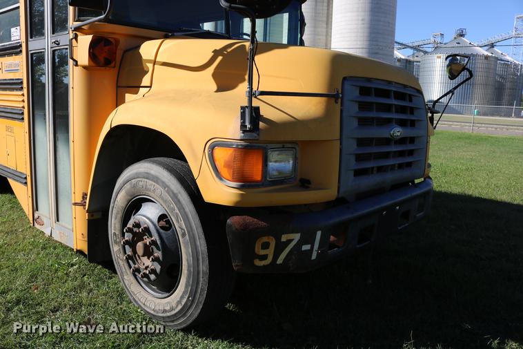 image for item DD0035 1998 Ford B800 bus