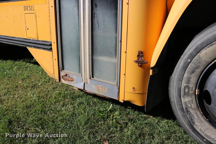 image for item DD0035 1998 Ford B800 bus