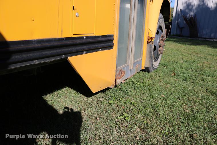 image for item DD0035 1998 Ford B800 bus