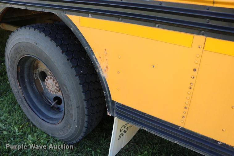 image for item DD0035 1998 Ford B800 bus