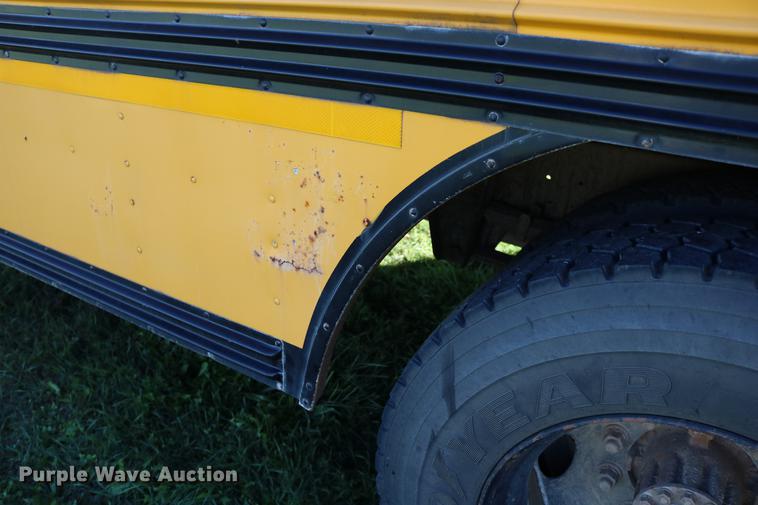 image for item DD0035 1998 Ford B800 bus